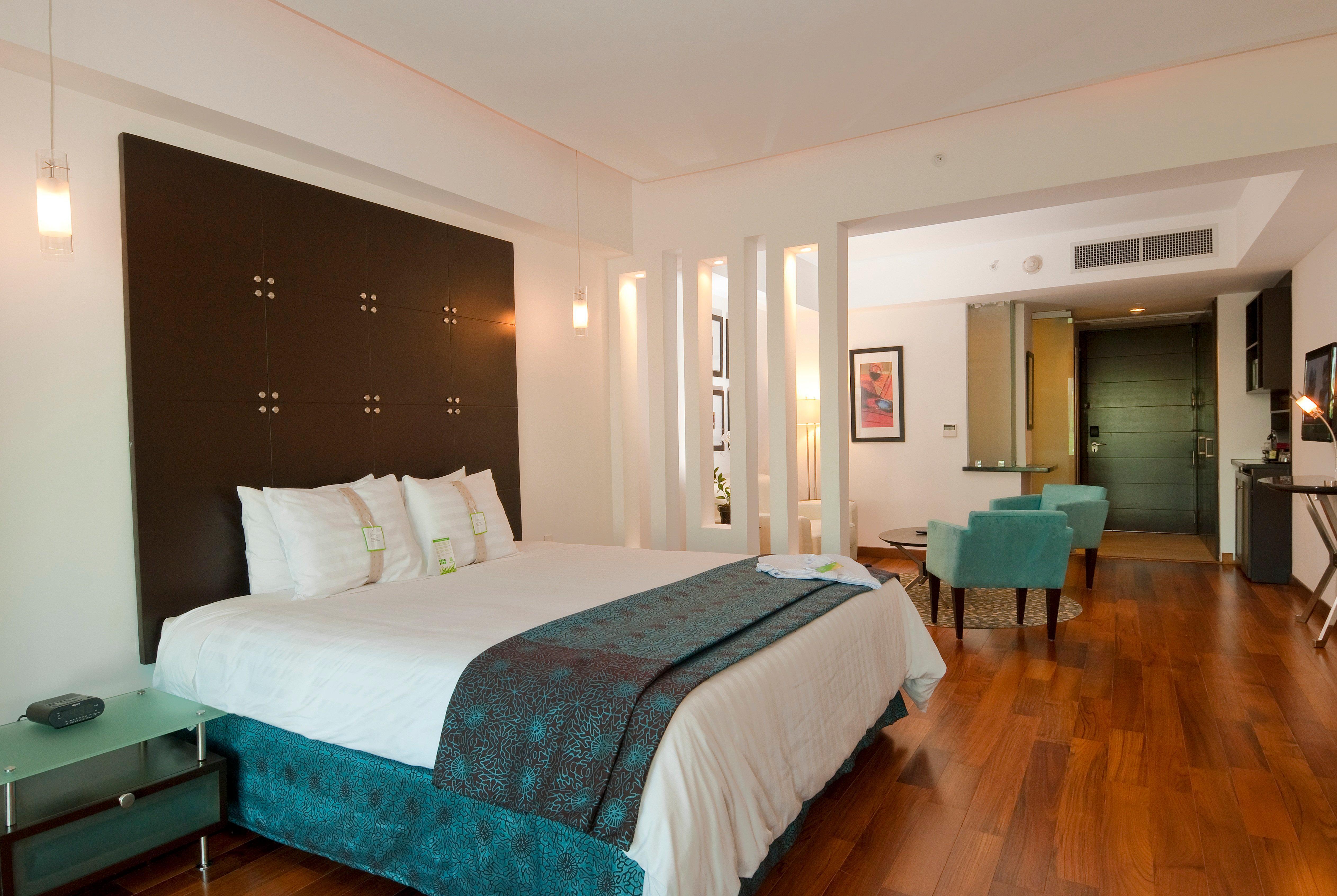فندق وأجنحة هوليداي إن سانتو دومينجو المظهر الخارجي الصورة A room at the Hilton Tel Aviv