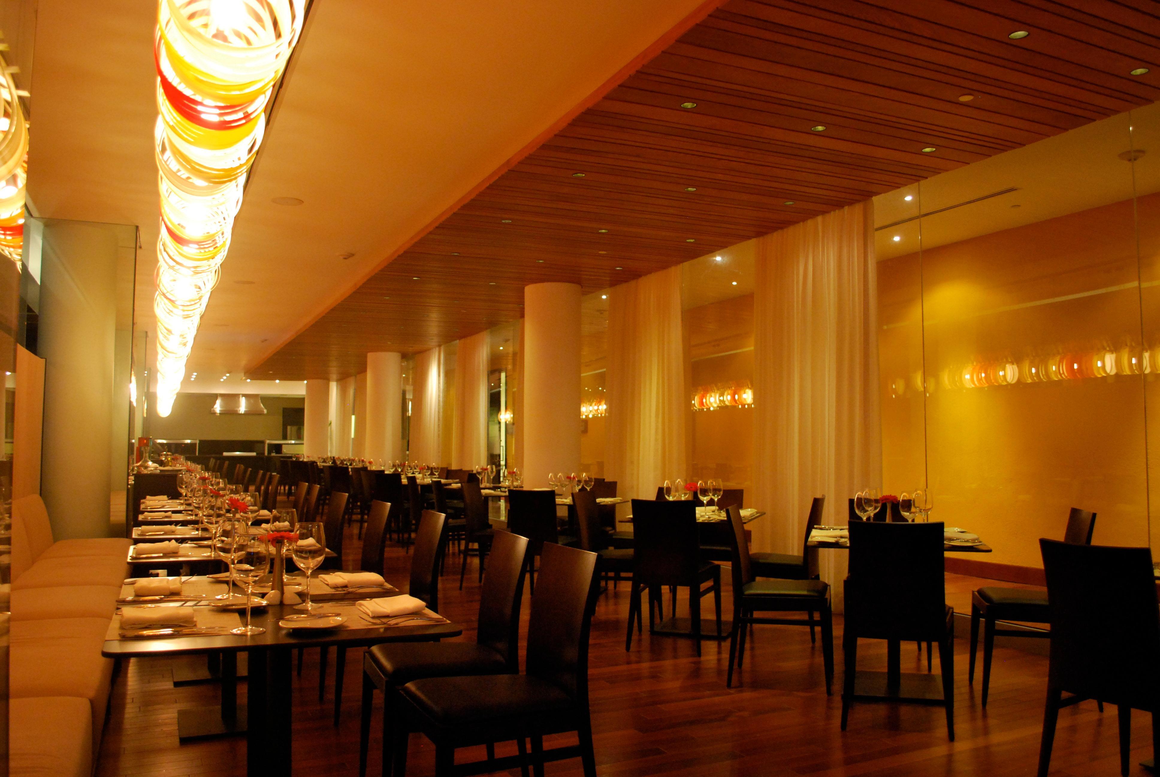 فندق وأجنحة هوليداي إن سانتو دومينجو المظهر الخارجي الصورة The interior of the restaurant
