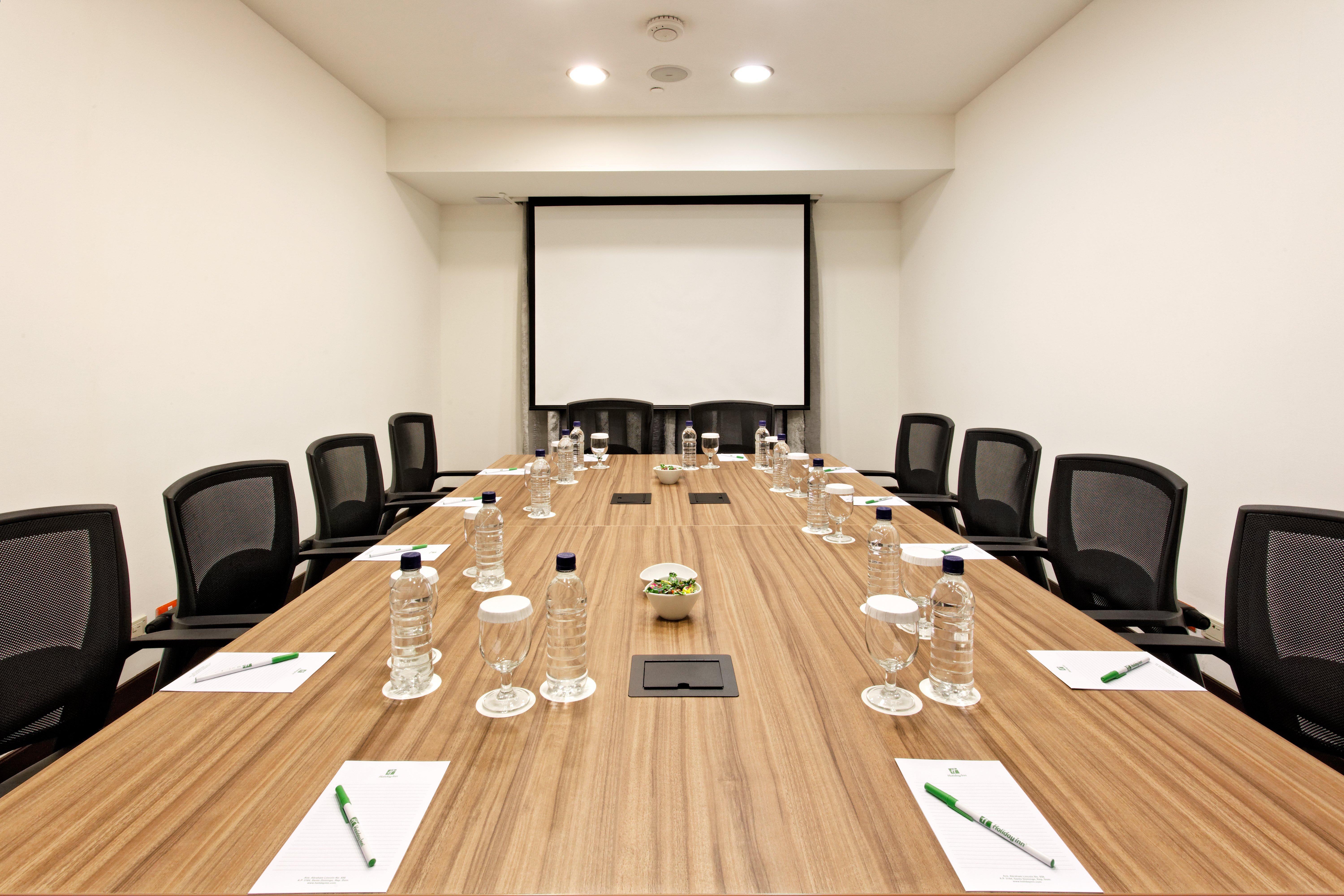 فندق وأجنحة هوليداي إن سانتو دومينجو المظهر الخارجي الصورة Meeting room