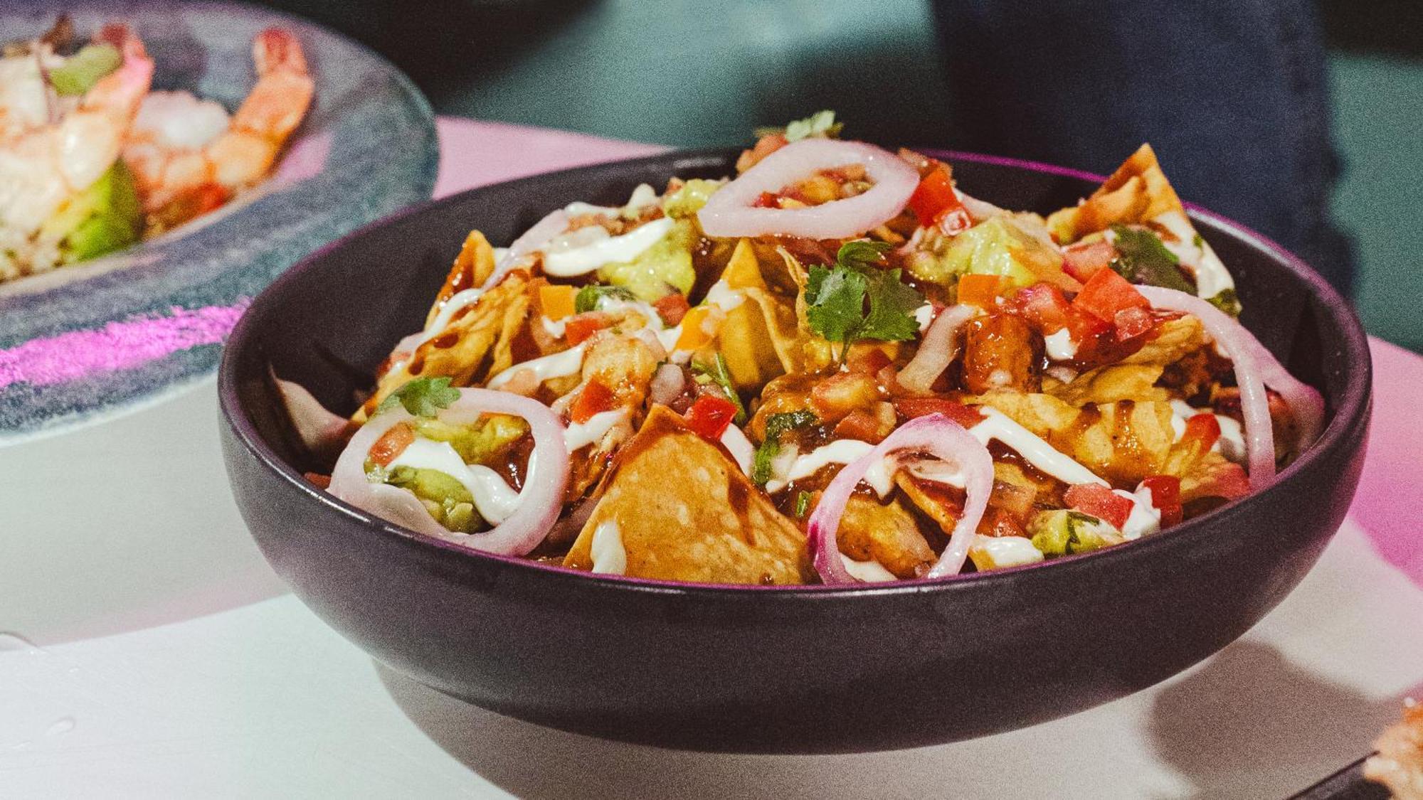 فندق وأجنحة هوليداي إن سانتو دومينجو المظهر الخارجي الصورة A bowl of falafel salad