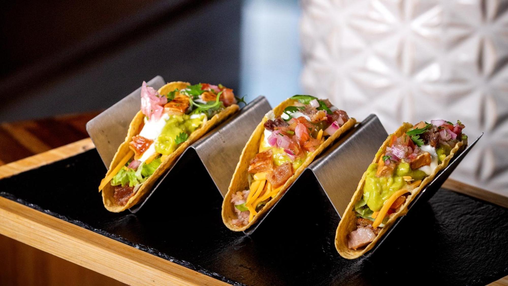 فندق وأجنحة هوليداي إن سانتو دومينجو المظهر الخارجي الصورة Tacos