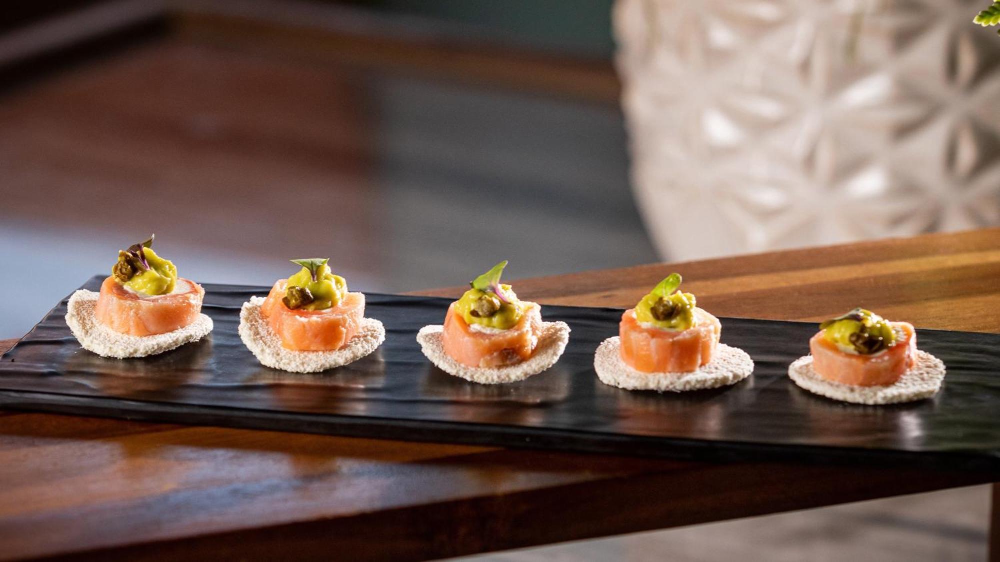 فندق وأجنحة هوليداي إن سانتو دومينجو المظهر الخارجي الصورة Salmon tartar